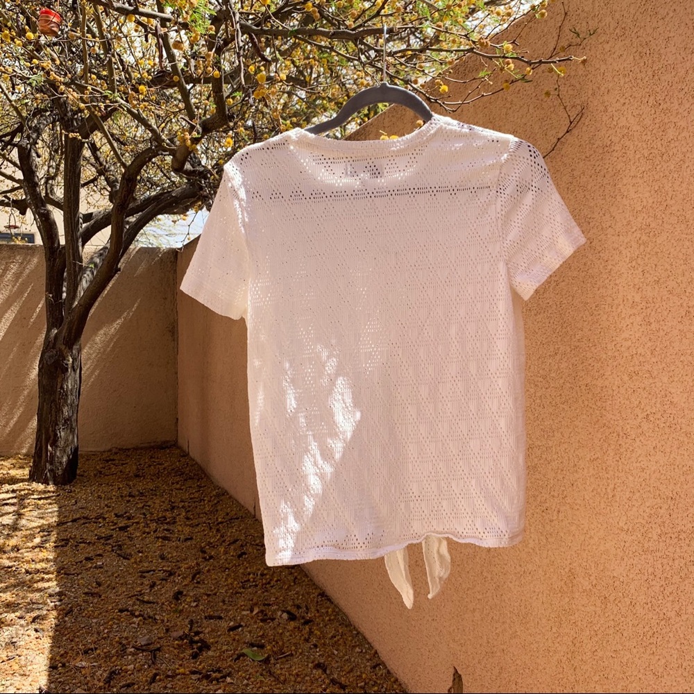 ✨SOLD✨ Madewell Modern Tie-Front Tee in Geo Eyelet - Picture 2 of 6
